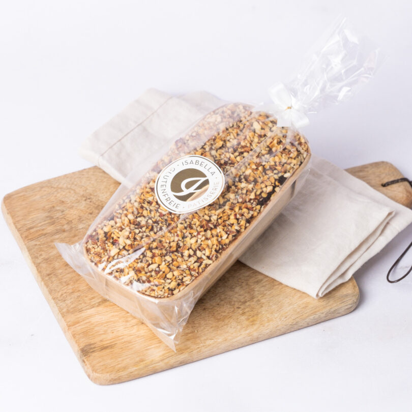 Choc'o Nut Delight, glutenfreier,laktosefreier Schokoladenkuchen mit Haselnüssen, angeschnitten, Isabella Glutenfreie Patisserie