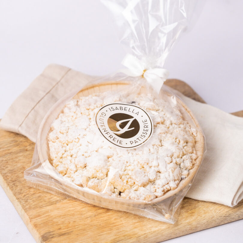 Pflaumen Crumble, glutenfreier veganer Streuselkuchen, angeschnitten, Isabella Glutenfreie Patisserie