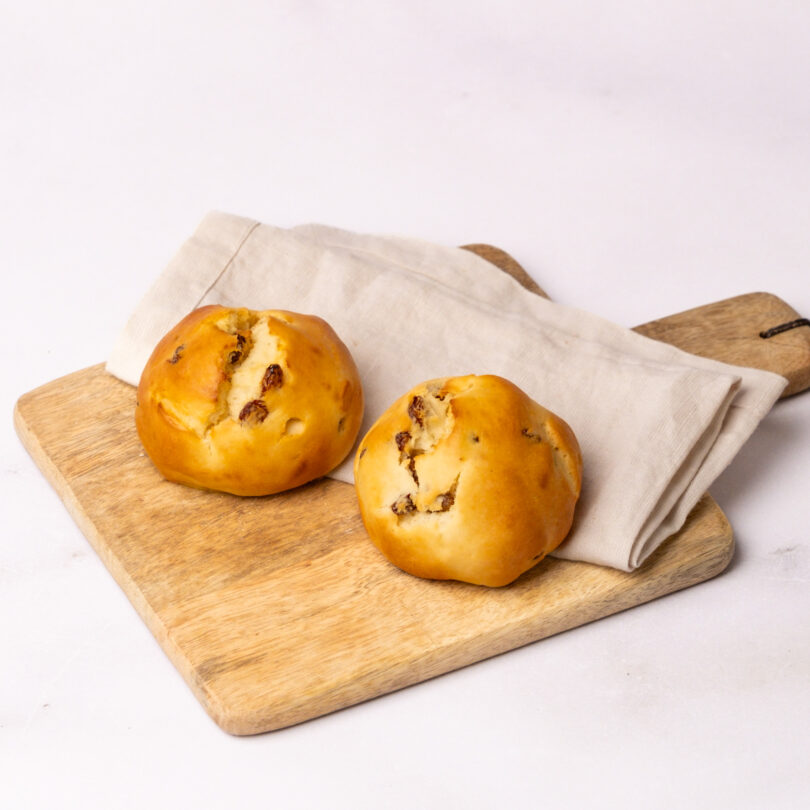 zwei glutenfreie Rosinen-Quarkbrötchen, glutenfreie süße Backwaren, Isabella Glutenfreie Patisserie
