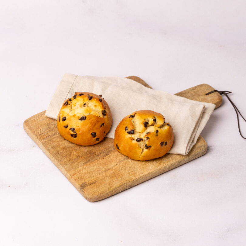 zwei glutenfreie Schoko-Quarkbrötchen, glutenfreie süße Backwaren, Isabella Glutenfreie Patisserie