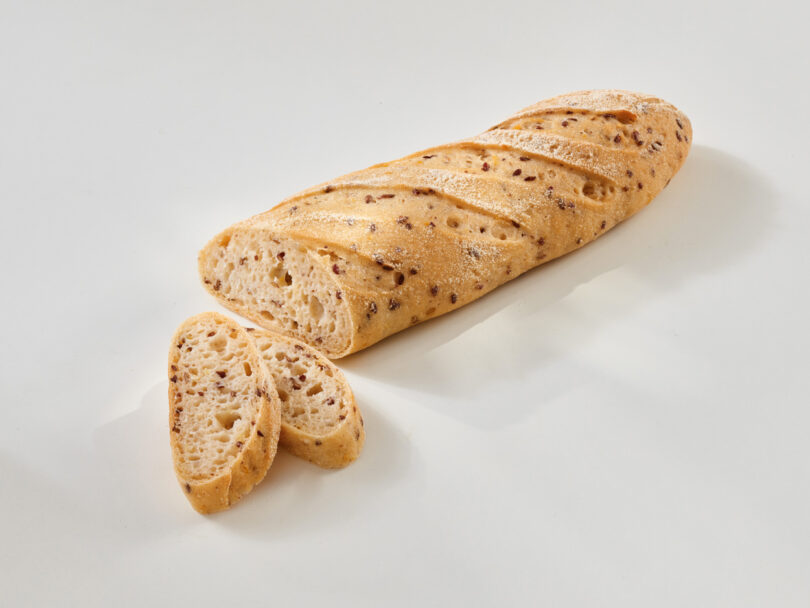 glutenfreies Bio Bauernbaguette, glutenfreies veganes Brot angeschnitten, Isabella Glutenfreie Patisserie