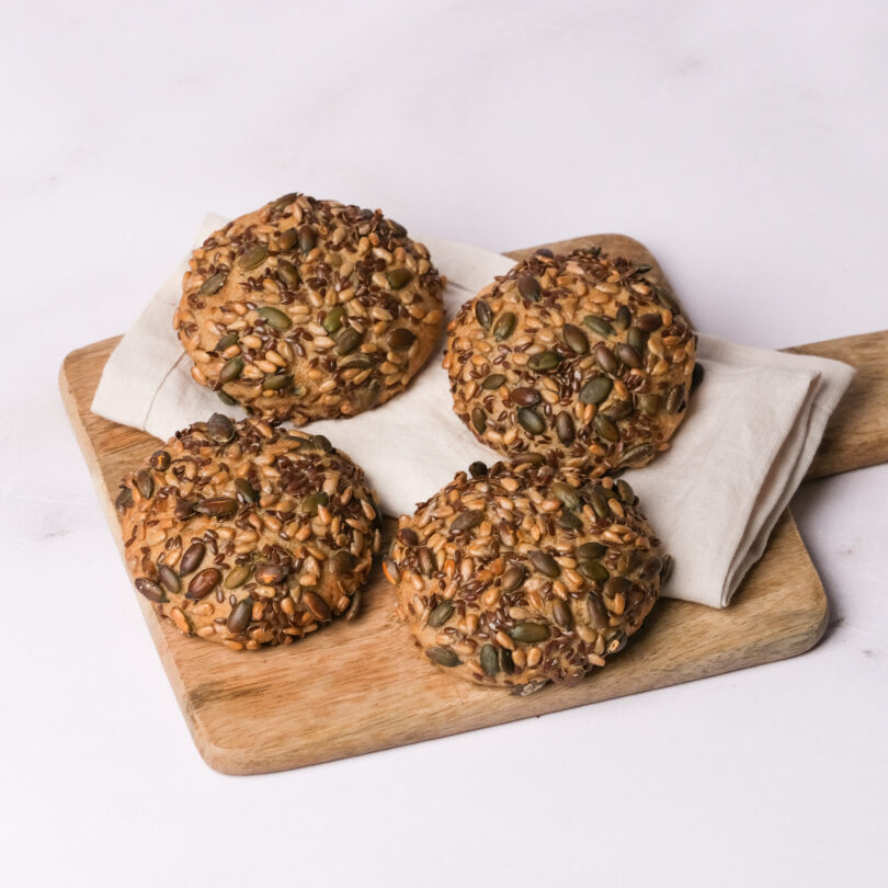 vier glutenfreie Bio Körnerbrötchen, glutenfreie vegane helle Brötchen, Isabella Glutenfreie Patisserie