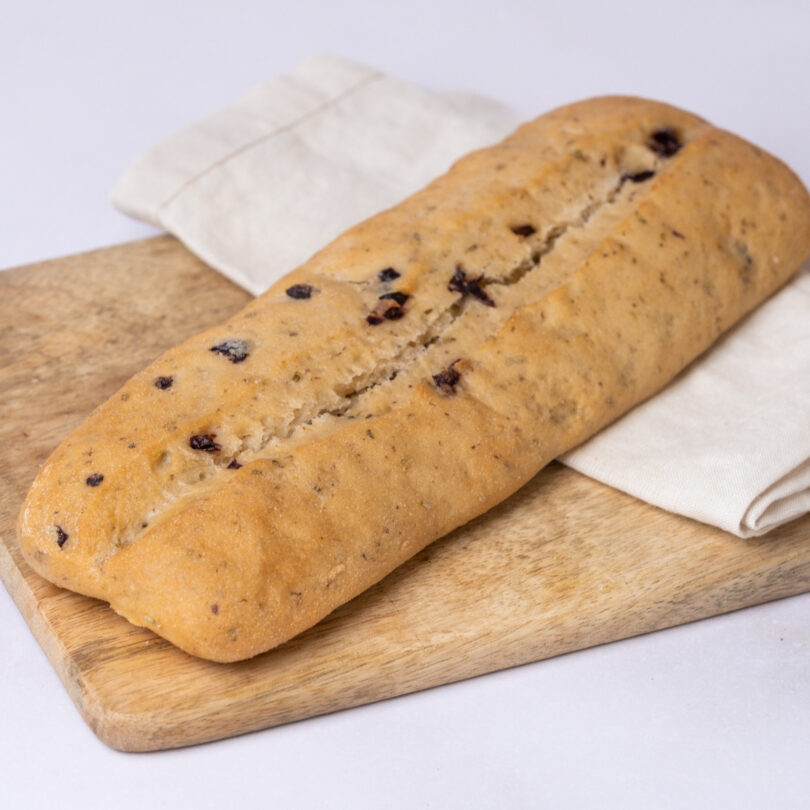 glutenfreies Bio Oliven-Ciabatta, glutenfreies veganes Brot angeschnitten, Isabella Glutenfreie Patisserie