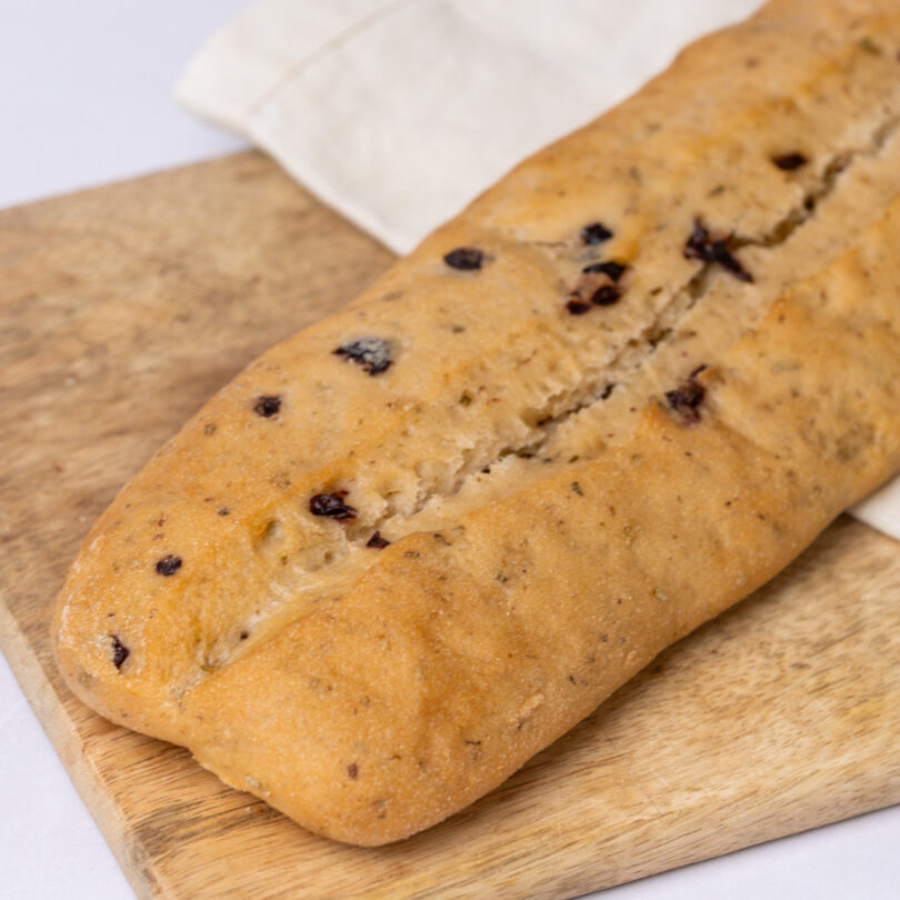 glutenfreies Bio Oliven-Ciabatta, glutenfreies veganes Brot angeschnitten, Isabella Glutenfreie Patisserie