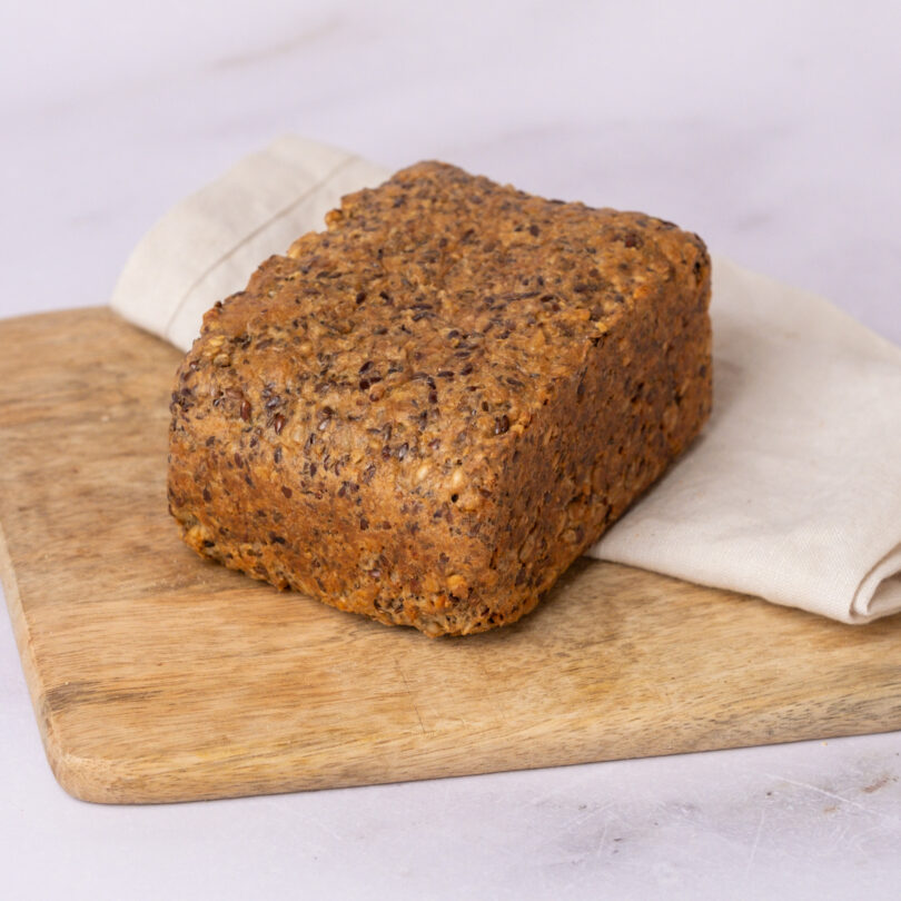 glutenfreies Bio Proteinbrot, glutenfreies veganes Brot, angeschnitten, Isabella Glutenfreie Patisserie