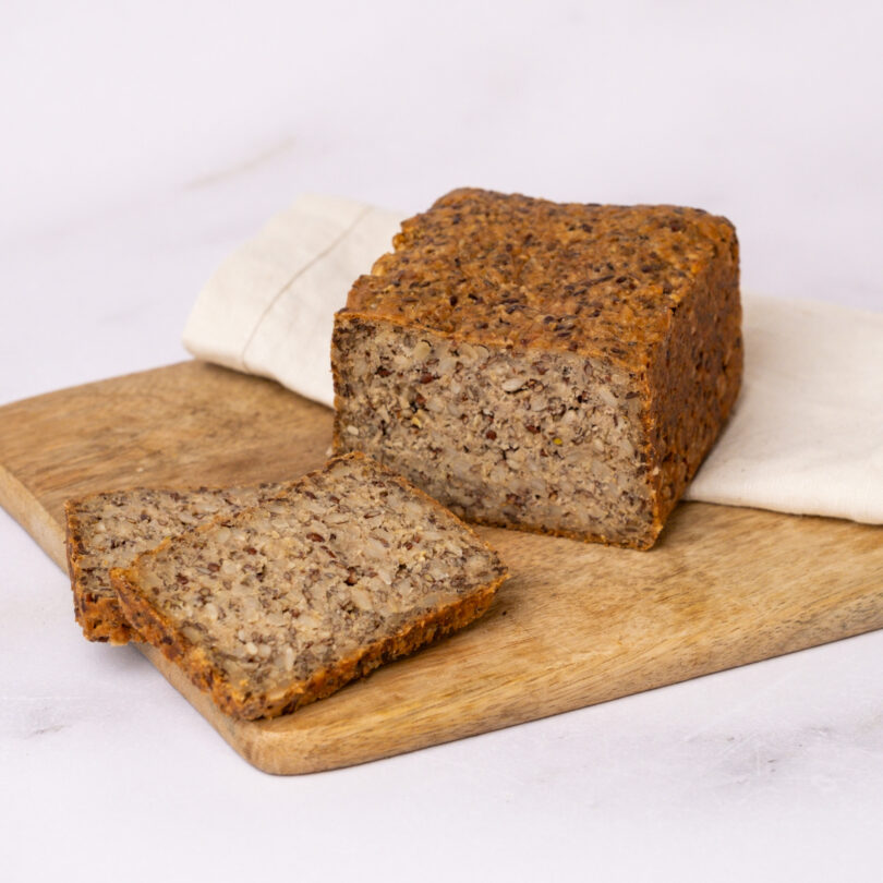 glutenfreies Bio Proteinbrot, glutenfreies veganes Brot, angeschnitten, Isabella Glutenfreie Patisserie